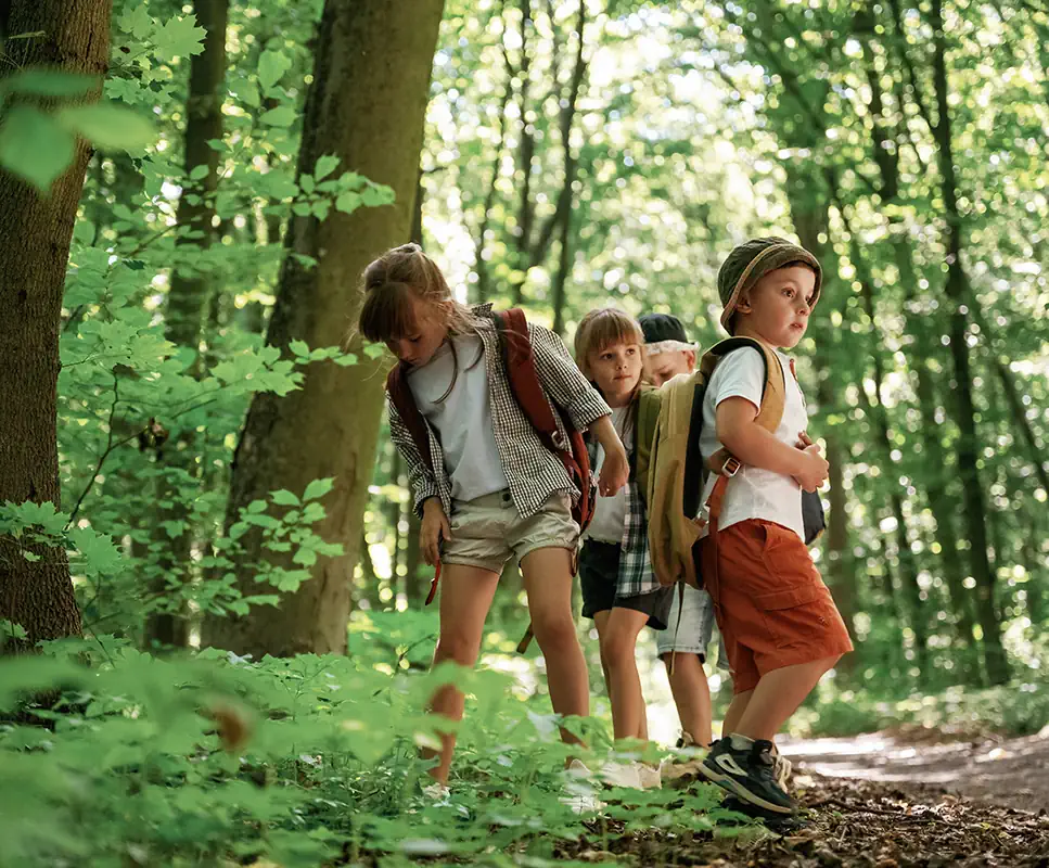 kids-in-forest